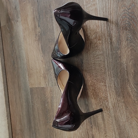 Maroon shiny heels - Picture 3 of 5